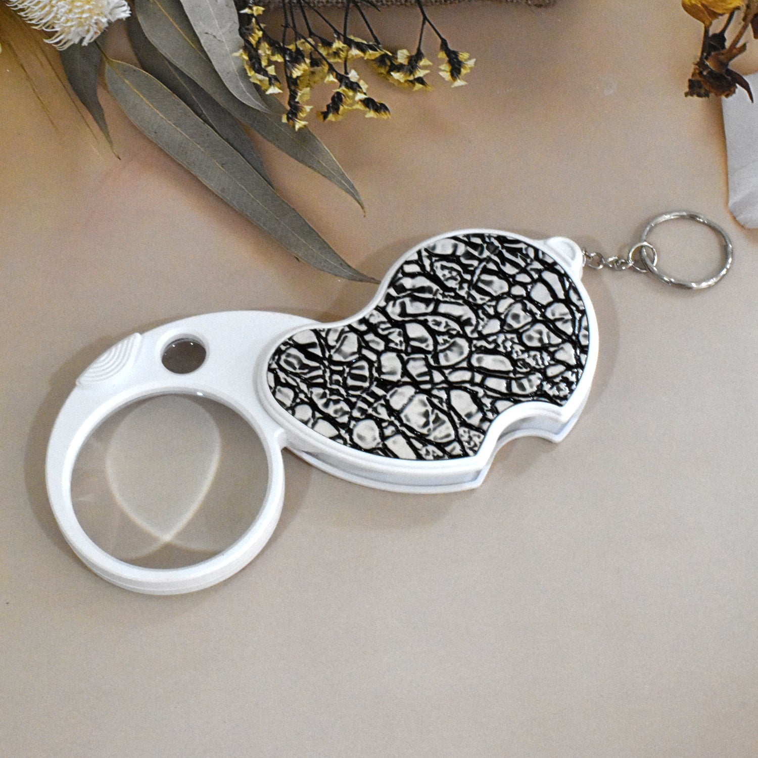 Double-Magnification Led Magnifiers Light Folding Keychain magnifier(1 Pc / Mix Color) Double-Magnification Led Magnifiers Light Folding Keychain magnifier(1 Pc / Mix Color)